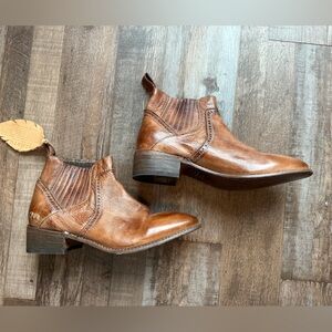 NWT BedStu boots, Tan Mason, size 9
